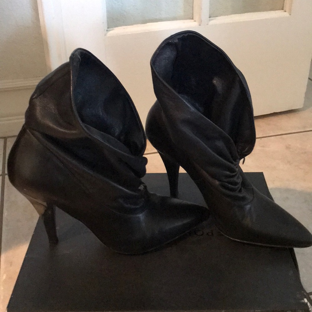 Report Signature Leather Ankle boots
